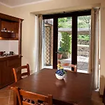 Val Di Marco 12, Emma Villa