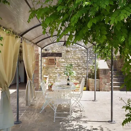 Val Di Marco 12, Emma Villa