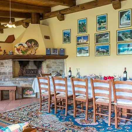 Villa Val Di Marco 12, Emma Valfabbrica