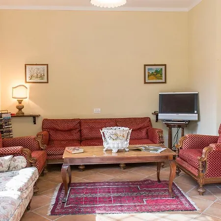 Villa Val Di Marco 12, Emma *