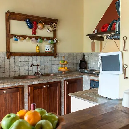 Val Di Marco 12, Emma Villa *