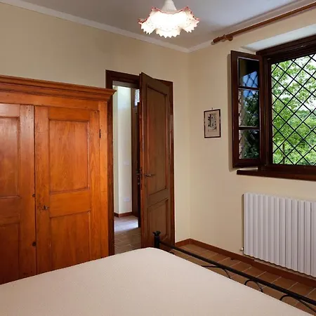 Val Di Marco 12, Emma Villa Valfabbrica