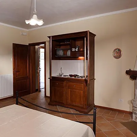 Val Di Marco 12, Emma Villa Valfabbrica