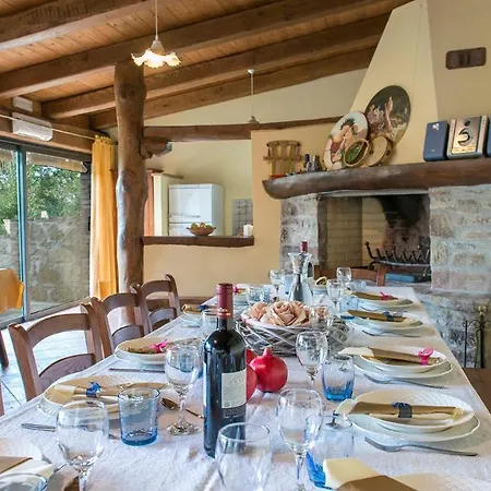 Villa Val Di Marco 12, Emma *