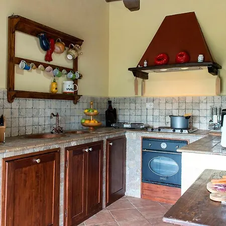 Villa Val Di Marco 12, Emma *