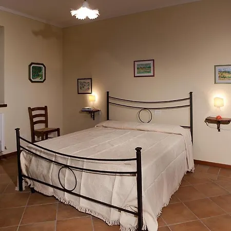 Val Di Marco 12, Emma Villa Valfabbrica