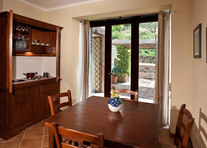 Val Di Marco 12, Emma Willa